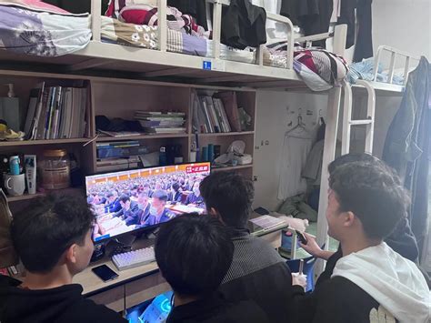 车厢里的独处时光：现代妻子们在路上的自我修复与角色转换